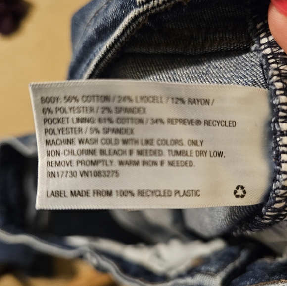 Universal Thread - Picture 2 of 2